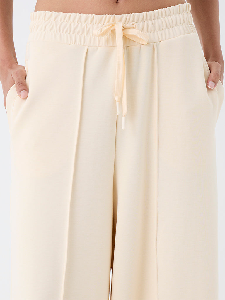 Nuoflexx Cream Solid High-Rise Track Pants