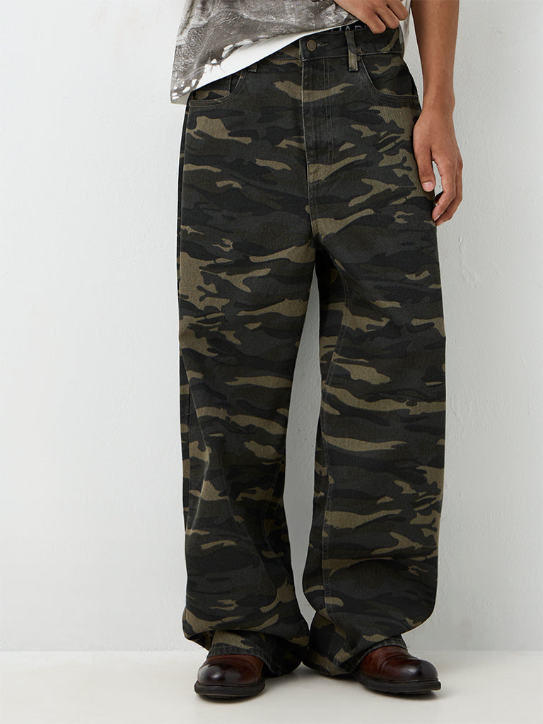 Nuon Dark Olive Camouflage Printed Relaxed-Fit Mid-Rise Cargo Jeans